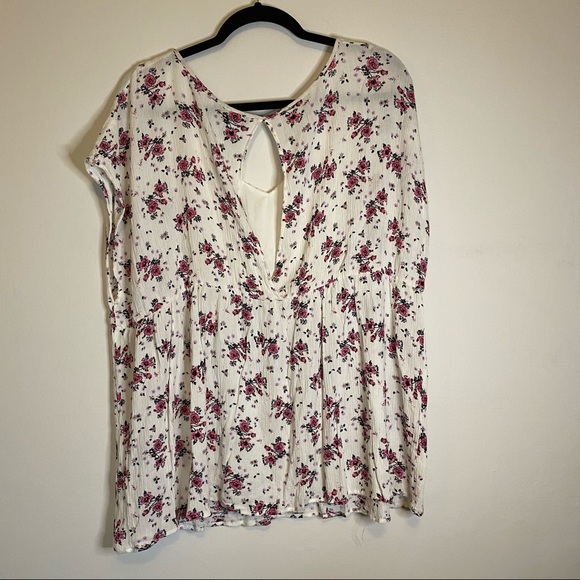 ✨torrid floral print gauze lace inset top✨ - Picture 3 of 4